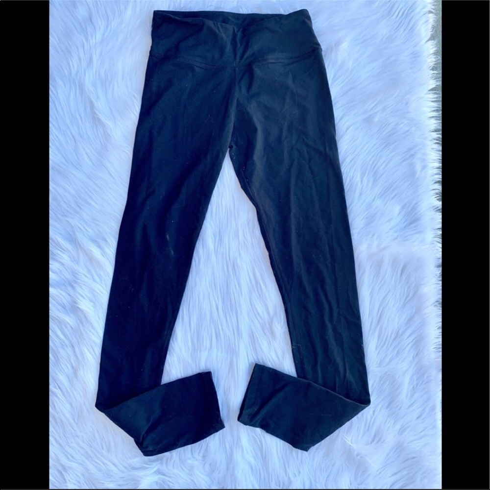 Lululemon size 6 yoga pants.